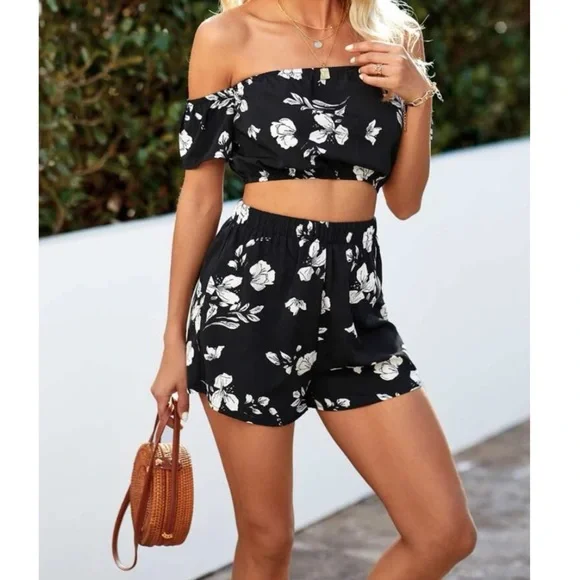 off shoulder top + shorts - Picture 2 of 4